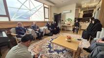 دیدار جمعی از مسئولان با خانواده شهید محمدمهدی باقری